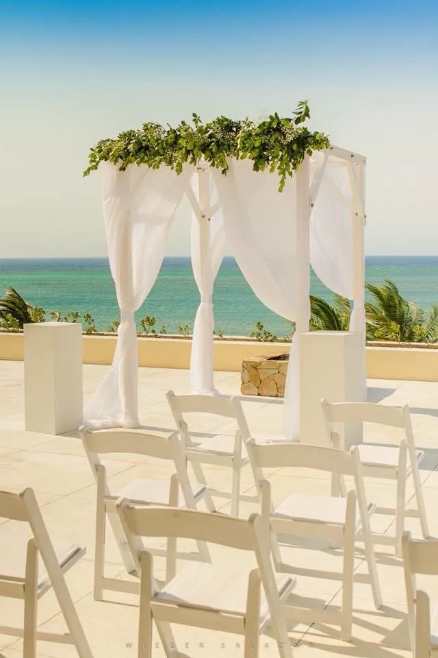 Weddings Roatan wedding during Coronavirus 2