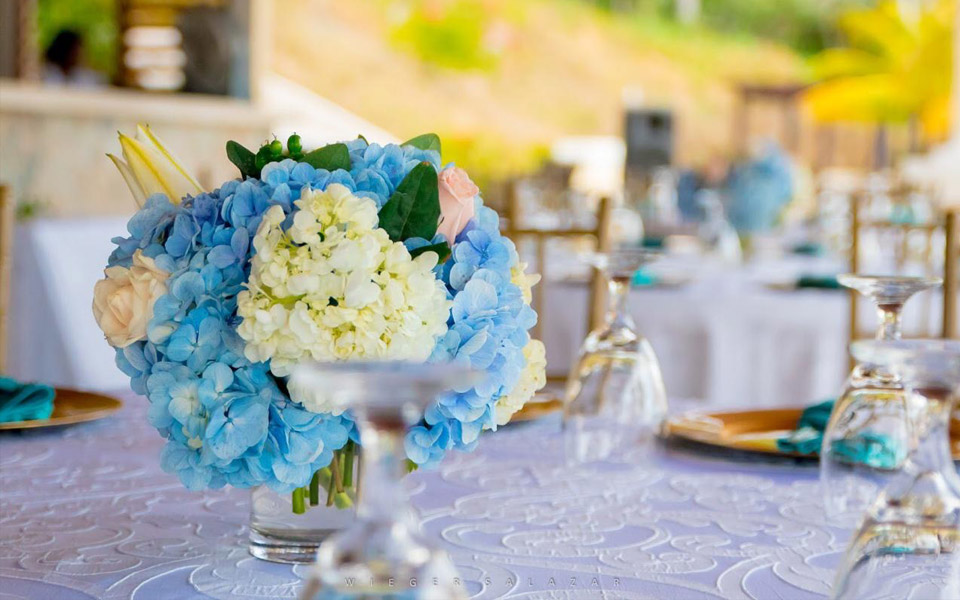 How to build a wedding color palette