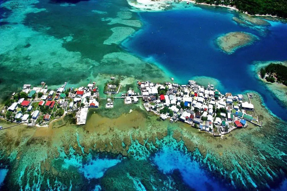 Beachfront Weddings in Utila Island 2