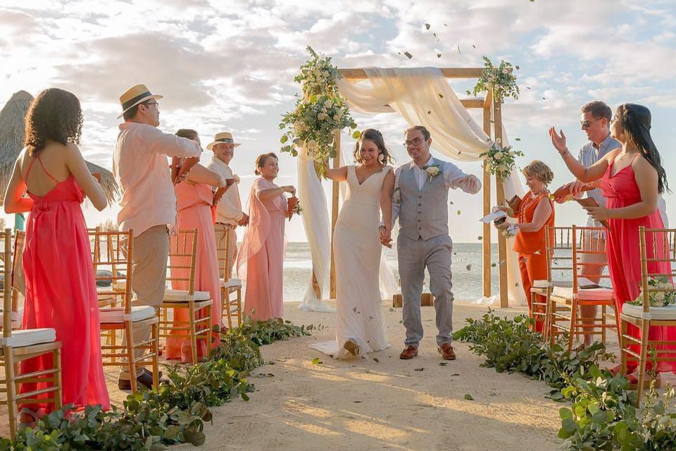 2023 Beach Wedding Dress Code Trends • Weddings Roatan