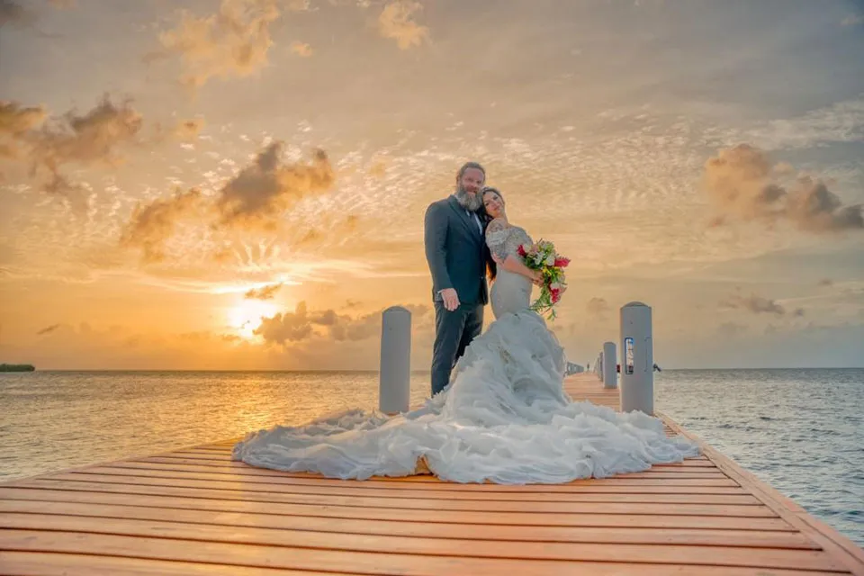 Best Months for Destination Weddings in Roatan