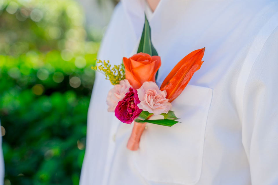 Tropical Elegance: The Beauty of Birds of Paradise and Gingers in Roatan Weddings