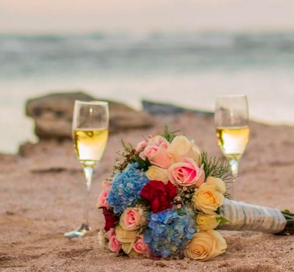 5 Essential Tips for Planning a Perfect Wedding, Wine and Flowers on the Beach