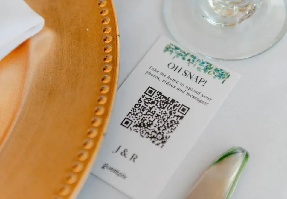 Oh Snap QR code card for guests to share wedding photos