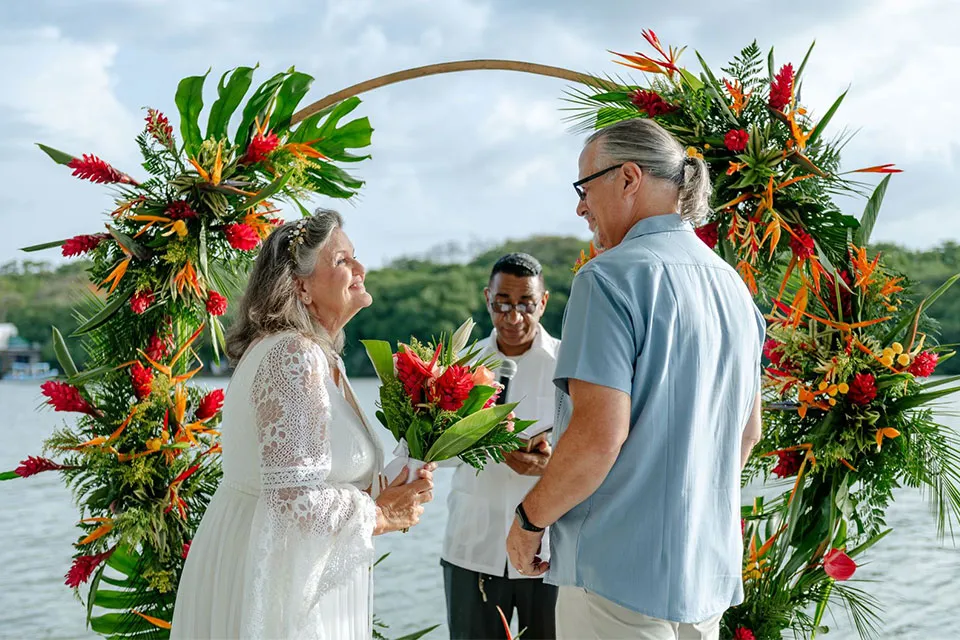 Celebrating Love: Cindy and Rick’s Magical Vow Renewal at The Dock Resort, Roatan