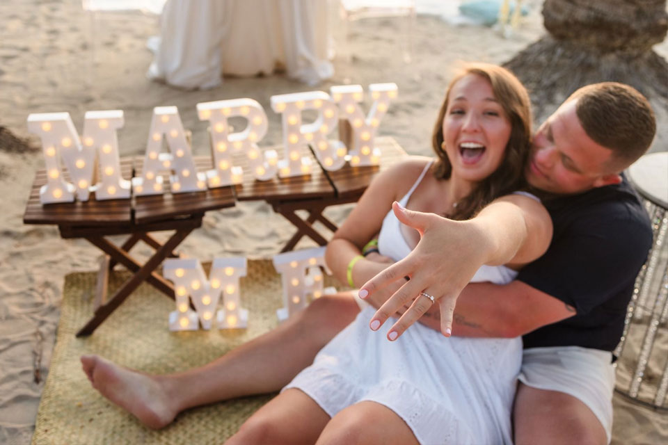 Sunset Love: A Magical Proposal at West Bay Beach, Roatán