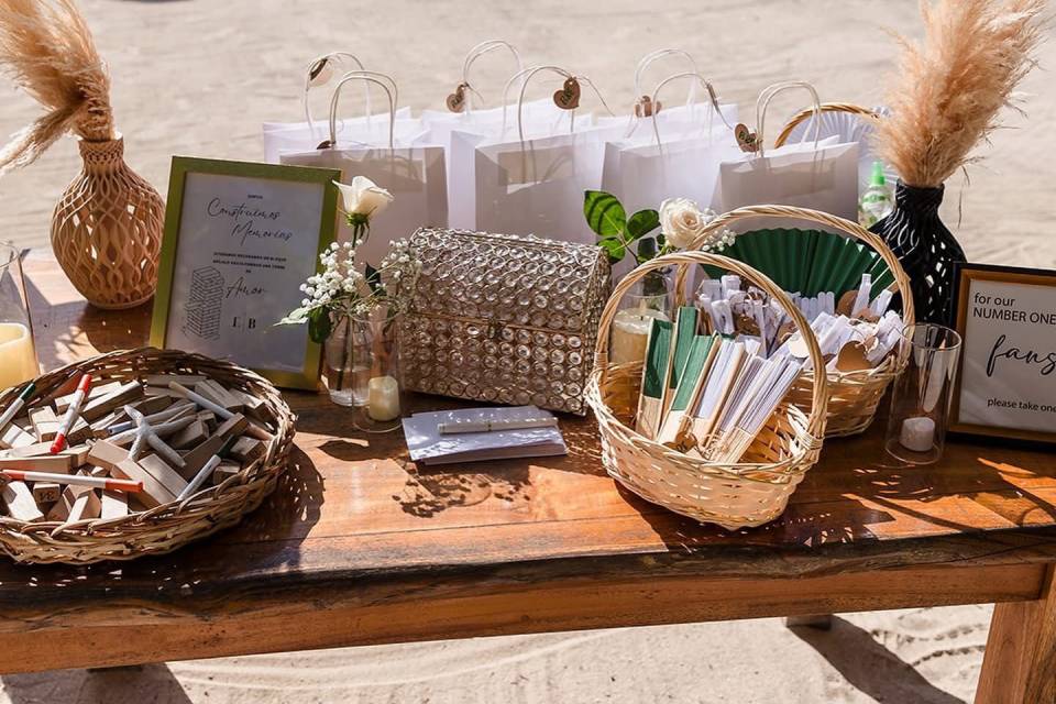 Must-Have Favors and Essentials for Your Destination Wedding Guests in Roatán