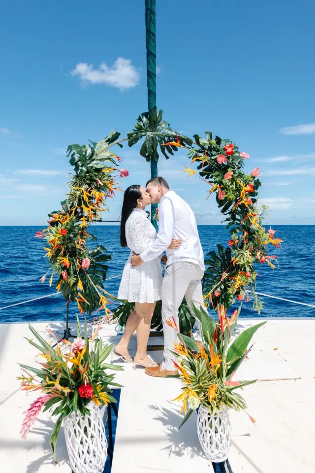 Catamaran Weddings in Roatan island, Honduras