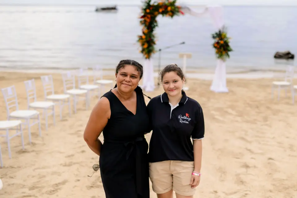 Supporting Locally Owned Businesses in Roatán — Why Choosing Local Matters