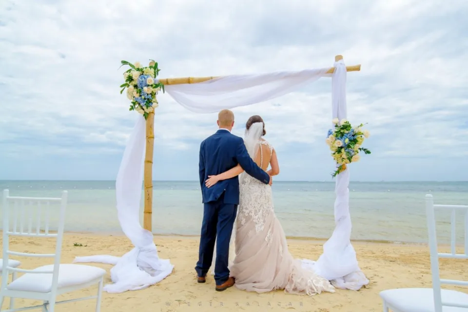Why Roatán Belongs on Your 2027 Caribbean Destination Wedding Shortlist