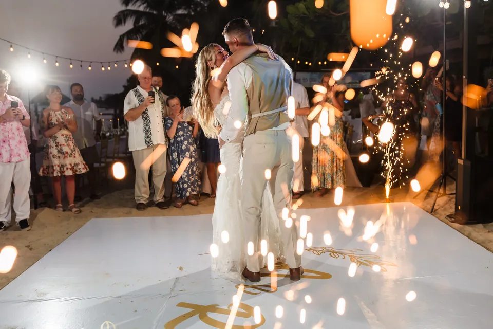 Turtle Beach Roatan first dance with cold sparklers Ashley and Ryan's first dance with cold sparklers at Turtle Beach, Roatán